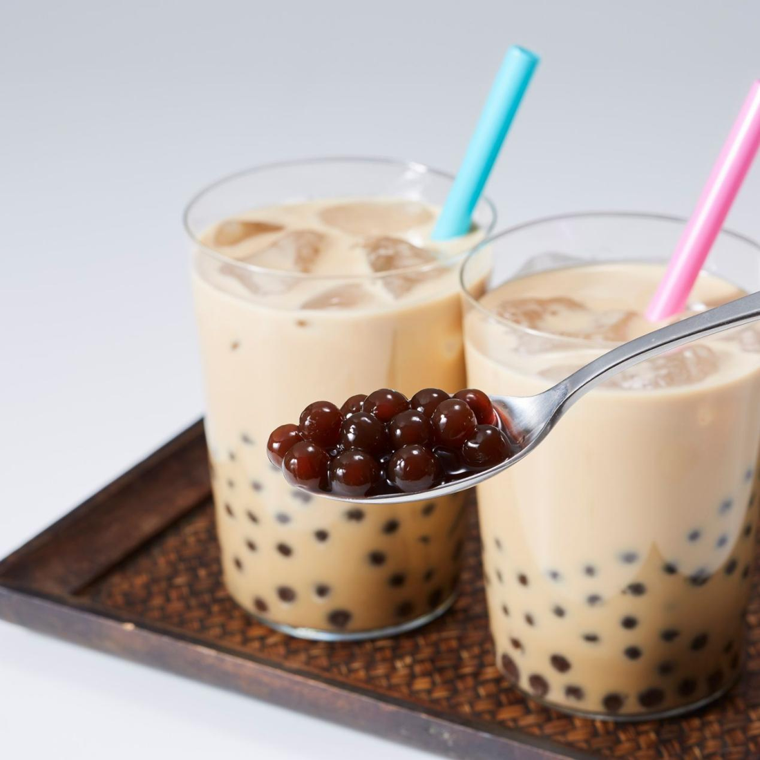 A glass of brown sugar bubble tea with tapioca pearls — buy tapioca pearls online UK